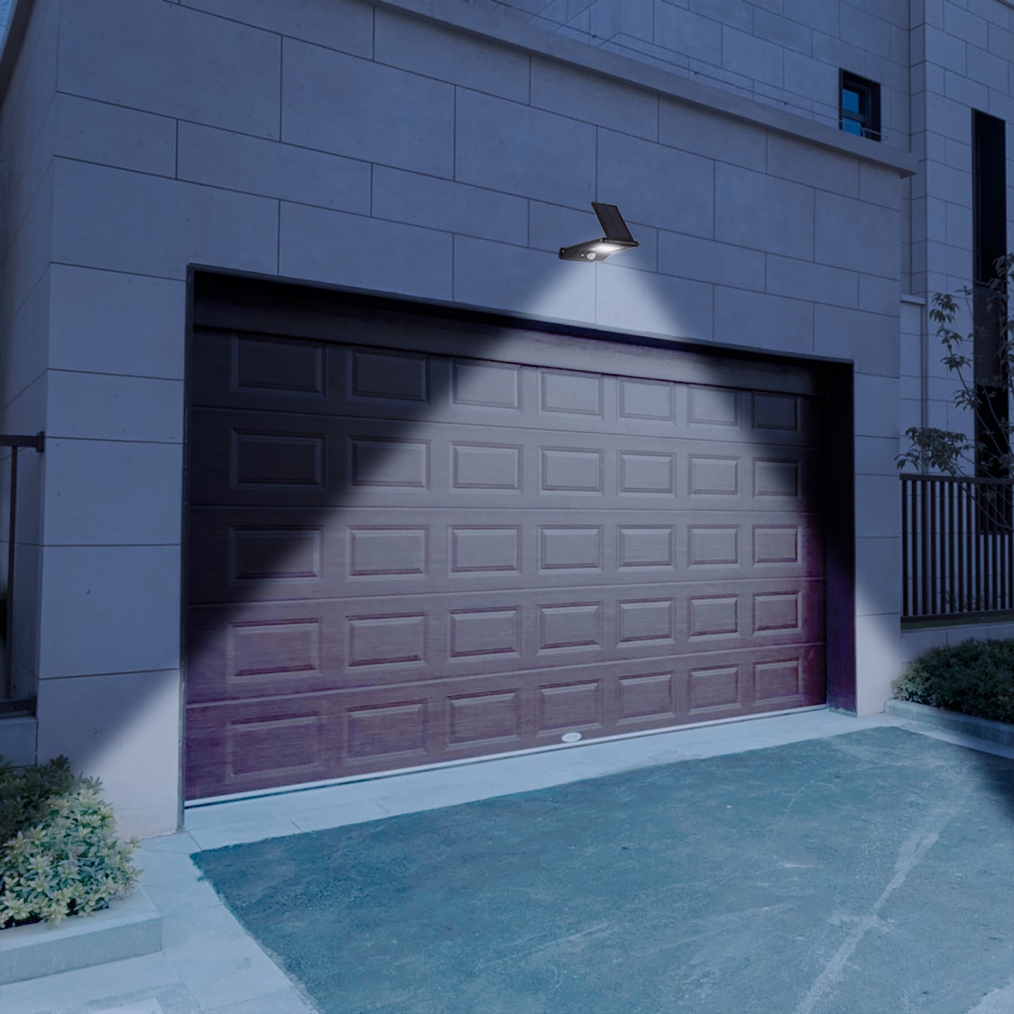 “Merlin” Flood Light w/ PIR (Warm White)